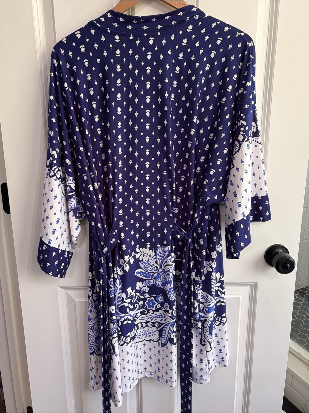 Excellent condition size XL In Bloom by Joquil Blue & White gown and robe. - Picture 7 of 10